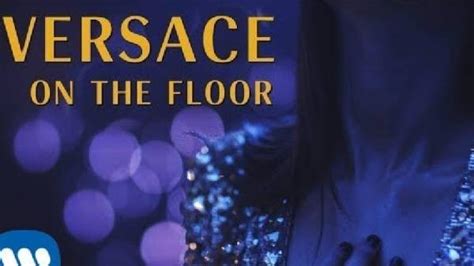 versace on floor traduzione|versace on the floor terjemahan.